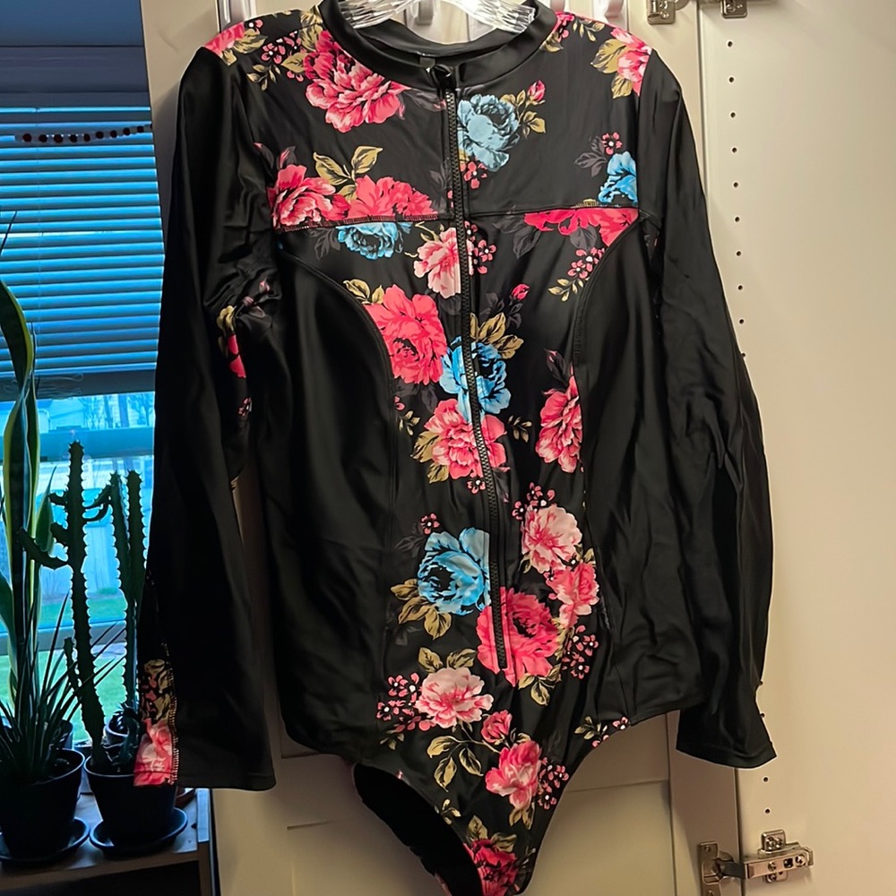 Torrid size 2 one piece rash guard bathing suit